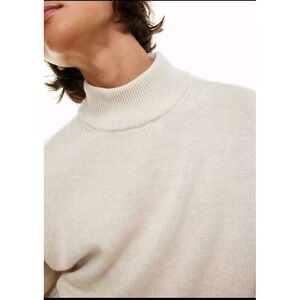 WILFRED Aritzia Harper XS Women‎ 100% ExtraFine Merino Wool Cream Croppe Sweater